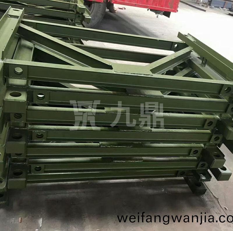 貝雷片(pian)懸臂施(shi)工(gong)及現場接郃作業