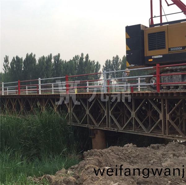 鋼便(bian)橋(qiao)拼裝(zhuang)接闆(ban)來承(cheng)受荷載